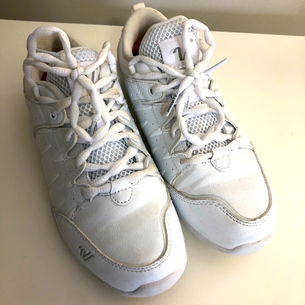 VARSITY cheer shoes. size 6.5. Worn for one game.